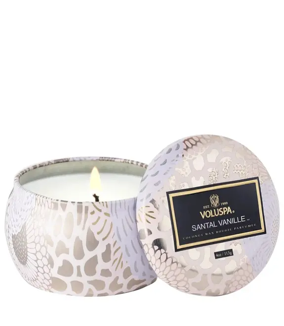 MINI VELA AROMÁTICA LATA RELEVO 25H SANTAL VANILLE VOLUSPA