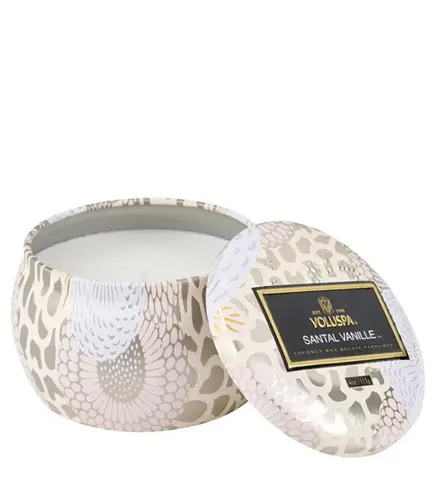 MINI VELA AROMÁTICA LATA RELEVO 25H SANTAL VANILLE VOLUSPA