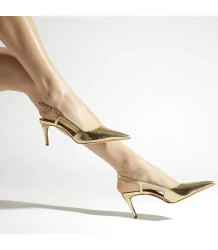 SCARPIN SALTO MÉDIO SLINGBACK BORIS SCHUTZ DOURADO