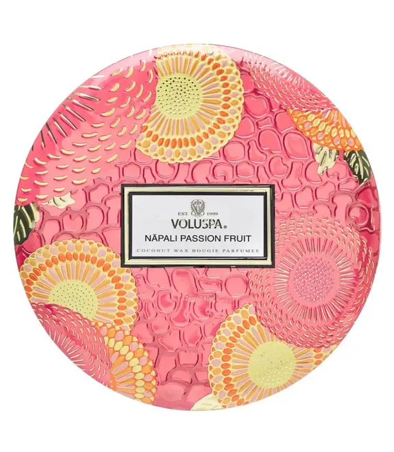 VELA AROMÁTICA 60H LATA 3 PAVIOS RELEVO NAPALI PASSION FRUIT VOLUSPA