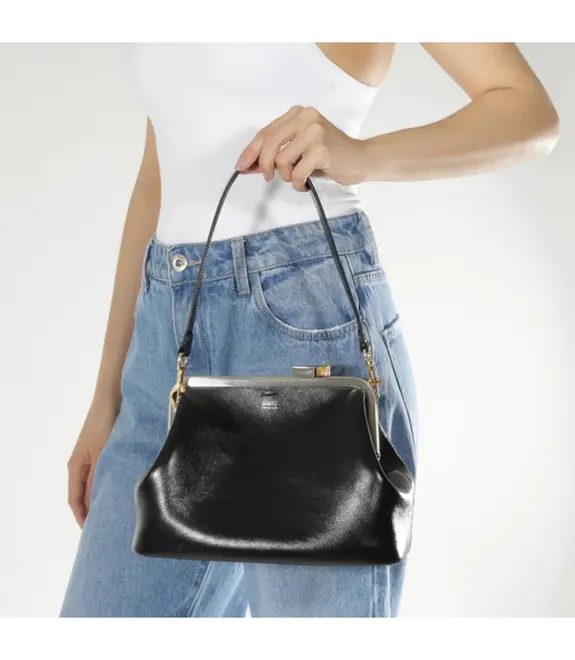 BOLSA MAXI CLUTCH SOHO SCHUTZ PRETO