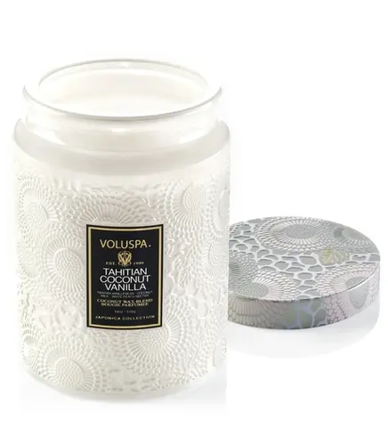 VELA AROMÁTICA 100H POTE VIDRO RELEVO TAHITIAN COCONUT VANILLA VOLUSPA