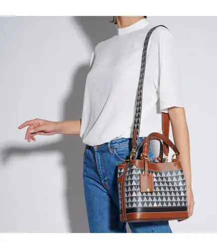 BOLSA MINI TOTE EMMA NEO TRIANGLE SCHUTZ MARROM