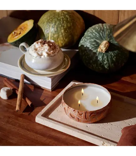 VELA AROMÁTICA LATA 3 PAVIOS 60H SPICED PUMPKIN LATTE VOLUSPA