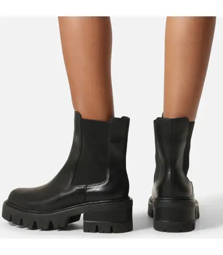 BOTA TRATORADA SALTO MÉDIO AREZZO PRETO