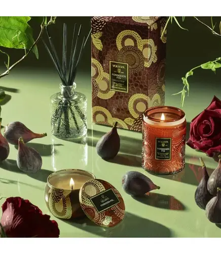 MINI VELA AROMÁTICA LATA RELEVO 25H FORBIDDEN FIG VOLUSPA