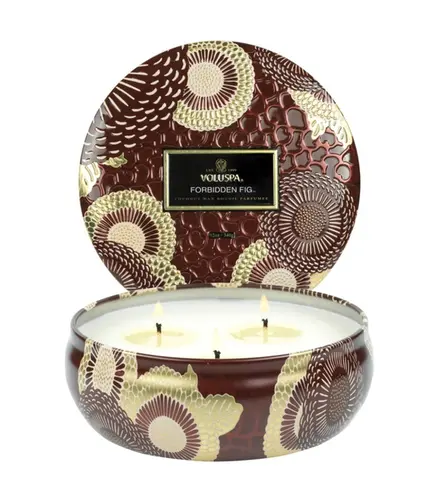 VELA AROMÁTICA LATA 3 PAVIOS RELEVO 60H FORBIDDEN FIG VOLUSPA