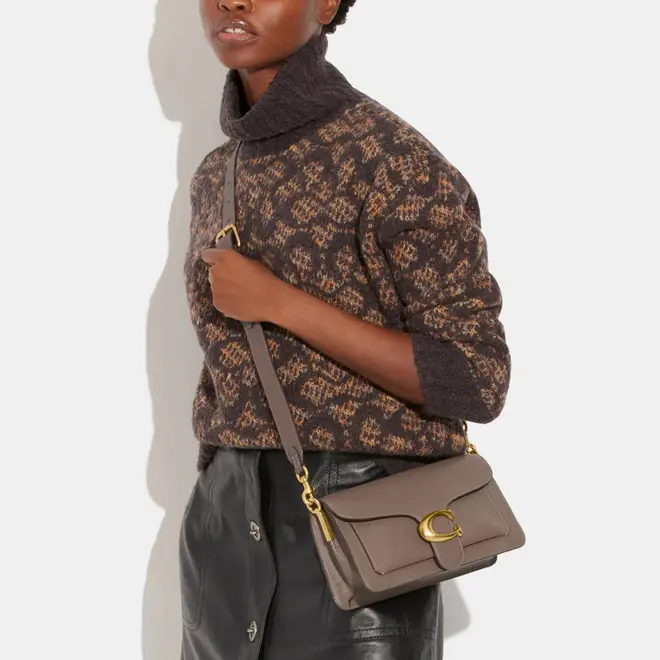 BOLSA COACH NEW YORK TABBY 26 MARROM