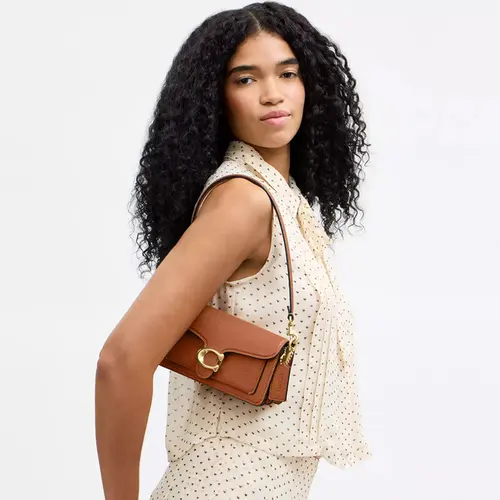 BOLSA COACH NEW YORK TABBY 20 CARAMELO