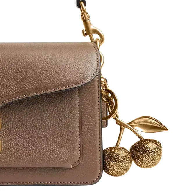CHAVEIRO COACH NEW YORK CHERRY DOURADO