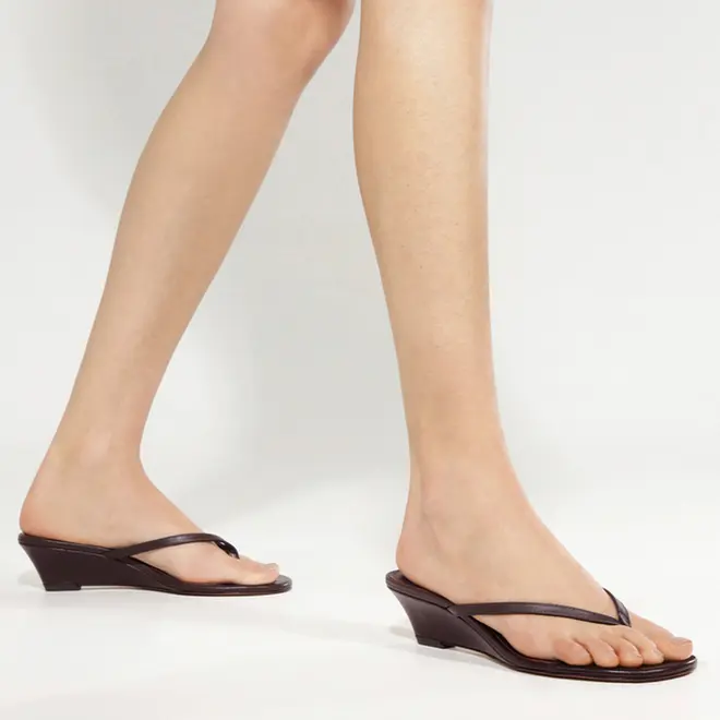 SANDÁLIA SALTO BAIXO ROSLYN WEDGE SCHUTZ MARROM