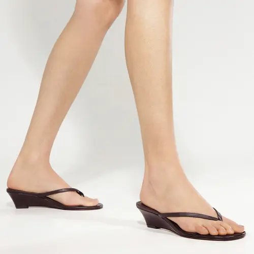SANDÁLIA SALTO BAIXO ROSLYN WEDGE SCHUTZ MARROM