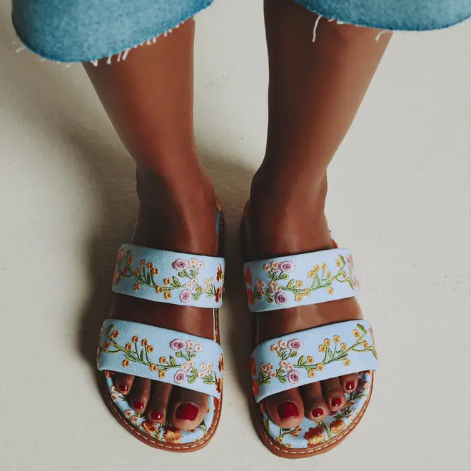 PAPETE BORDADO FLORAL LUIZA BARCELOS AZUL